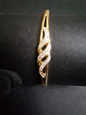 Zircon Twisted Style Bangle