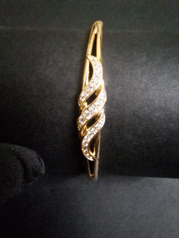 Zircon Twisted Style Bangle